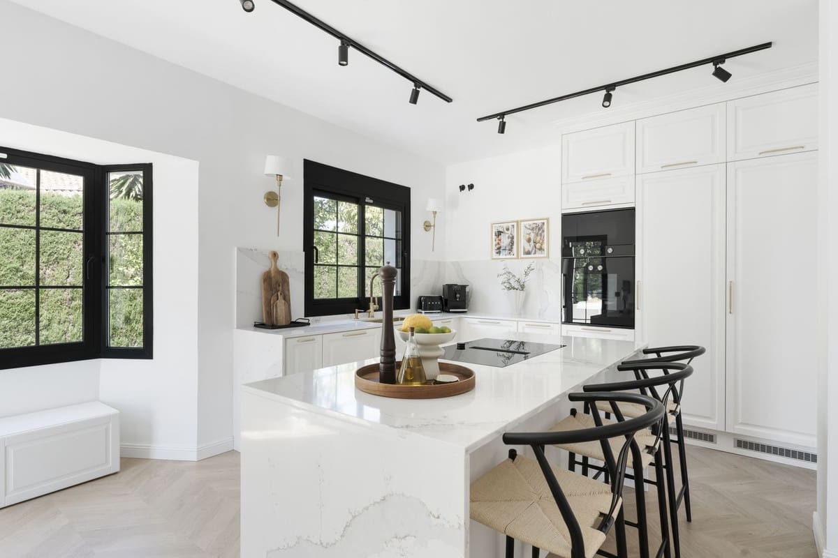 5 slaapkamer Villa te koop in Estepona met garage - € 2.795.000 (Ref: 8537650)