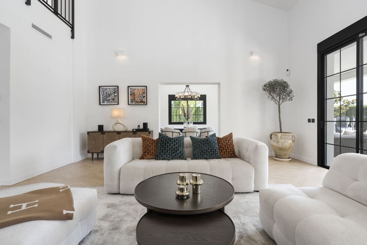 5 slaapkamer Villa te koop in Estepona met garage - € 2.795.000 (Ref: 8537650)