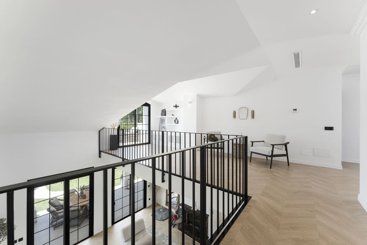 5 slaapkamer Villa te koop in Estepona met garage - € 2.795.000 (Ref: 8537650)