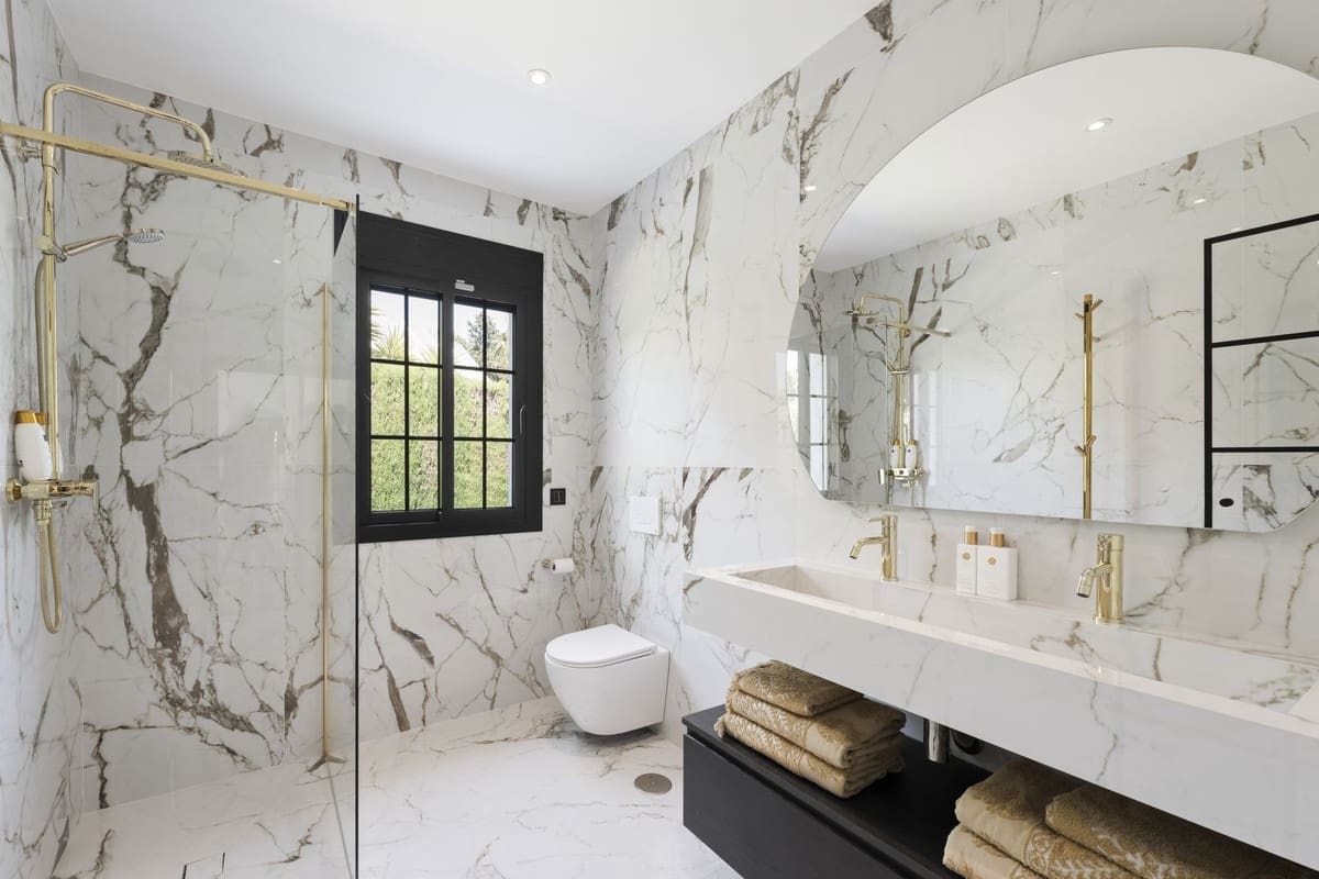 5 slaapkamer Villa te koop in Estepona met garage - € 2.795.000 (Ref: 8537650)