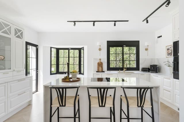 5 slaapkamer Villa te koop in Estepona met garage - € 2.795.000 (Ref: 8537650)