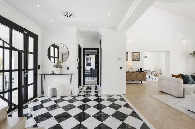 5 slaapkamer Villa te koop in Estepona met garage - € 2.795.000 (Ref: 8537650)