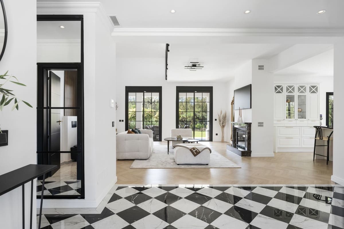 5 slaapkamer Villa te koop in Estepona met garage - € 2.795.000 (Ref: 8537650)