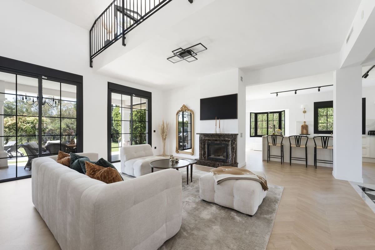 5 slaapkamer Villa te koop in Estepona met garage - € 2.795.000 (Ref: 8537650)