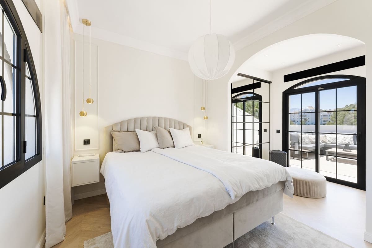 5 slaapkamer Villa te koop in Estepona met garage - € 2.795.000 (Ref: 8537650)