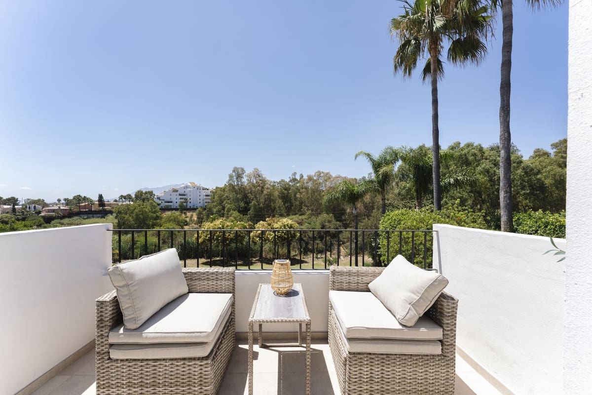 5 slaapkamer Villa te koop in Estepona met garage - € 2.795.000 (Ref: 8537650)