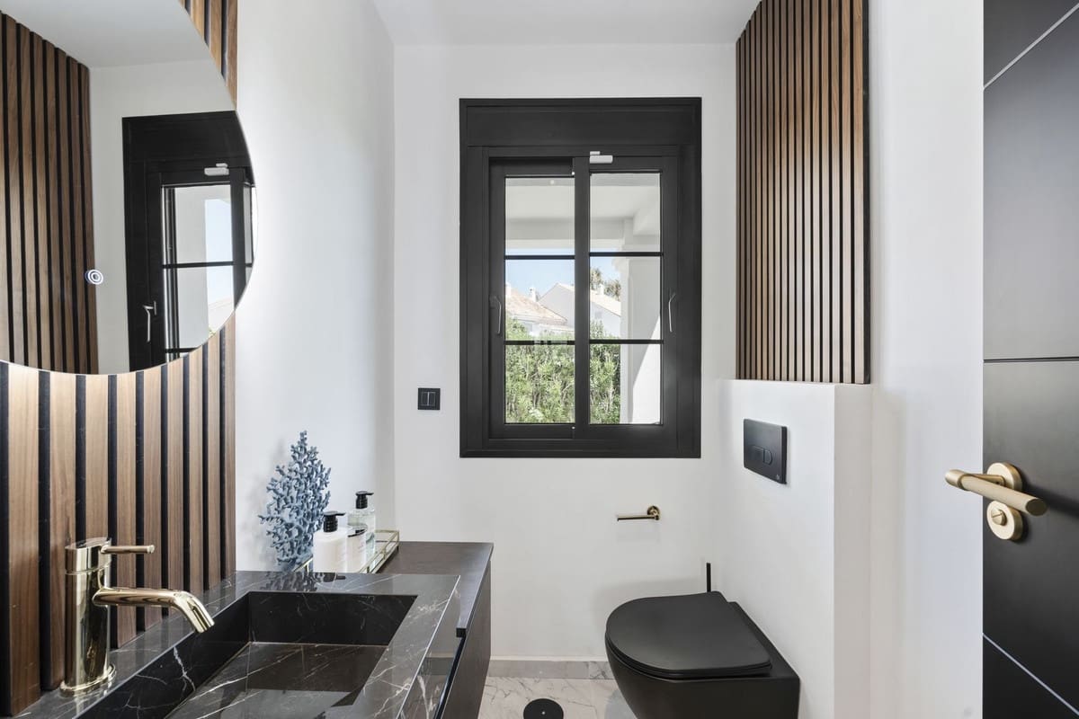 5 slaapkamer Villa te koop in Estepona met garage - € 2.795.000 (Ref: 8537650)