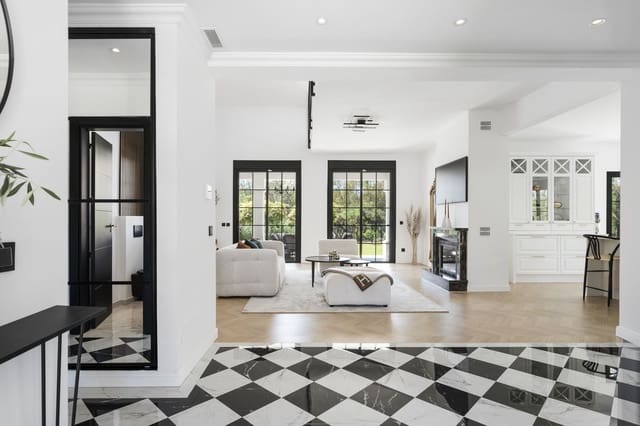 5 slaapkamer Villa te koop in Estepona met garage - € 2.795.000 (Ref: 8537650)