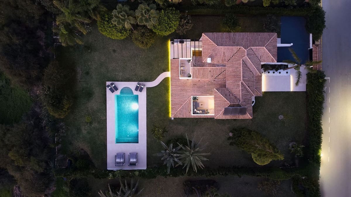 5 slaapkamer Villa te koop in Estepona met garage - € 2.795.000 (Ref: 8537650)