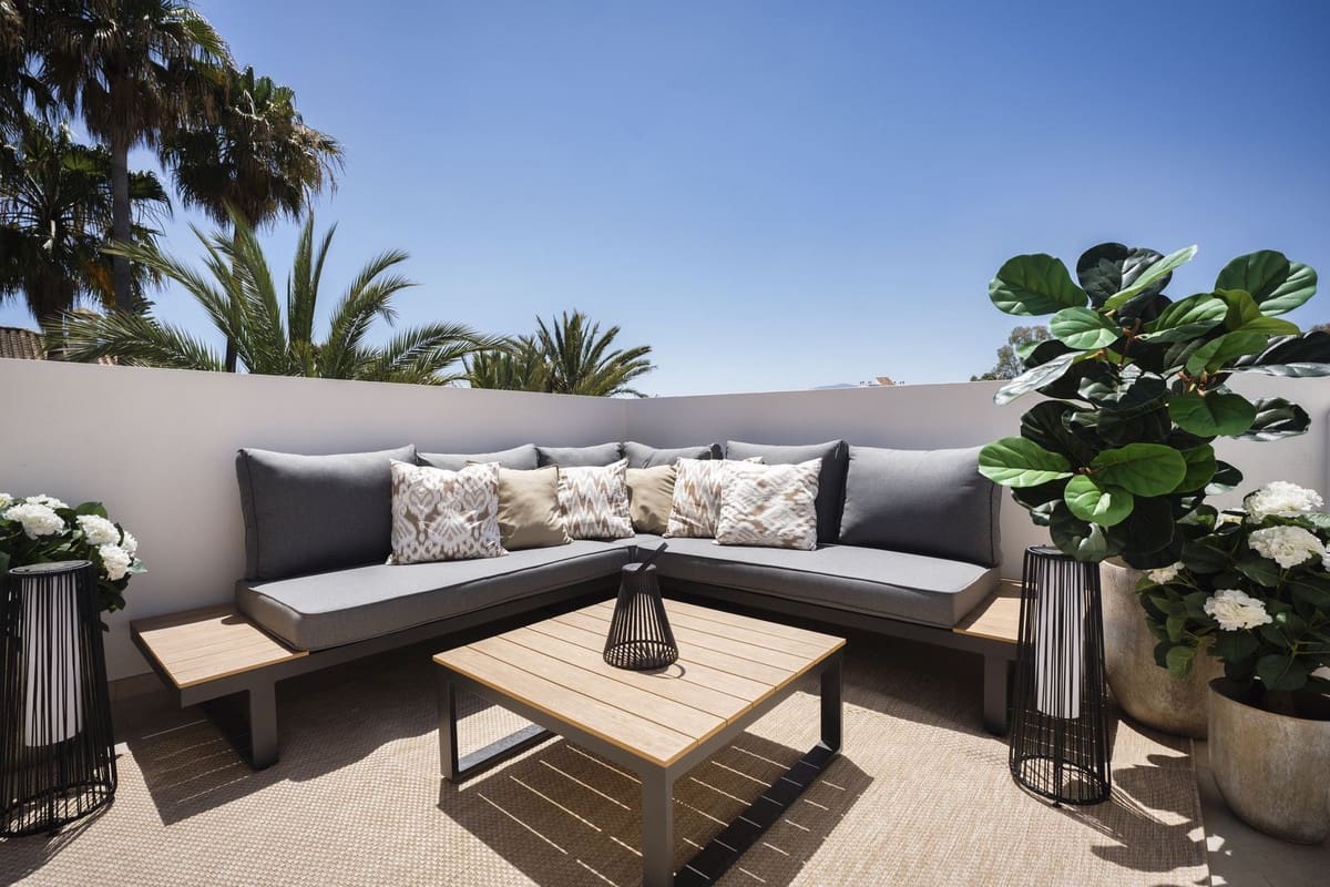 5 slaapkamer Villa te koop in Estepona met garage - € 2.795.000 (Ref: 8537650)