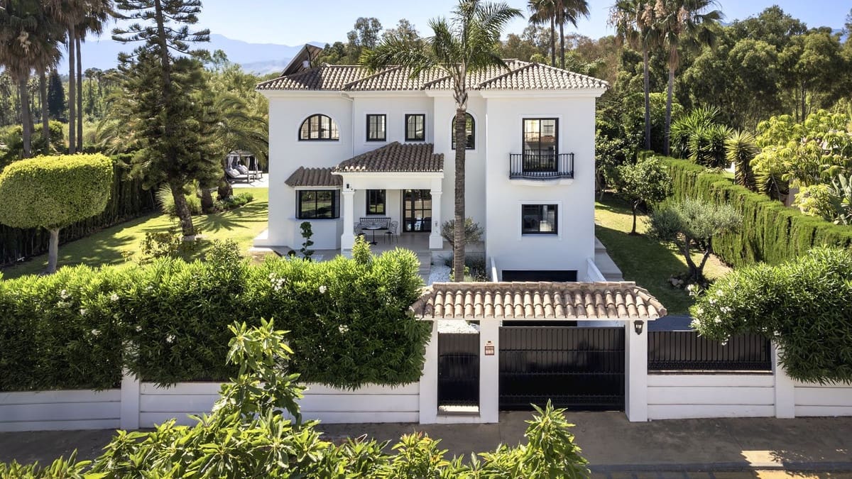 5 slaapkamer Villa te koop in Estepona met garage - € 2.795.000 (Ref: 8537650)