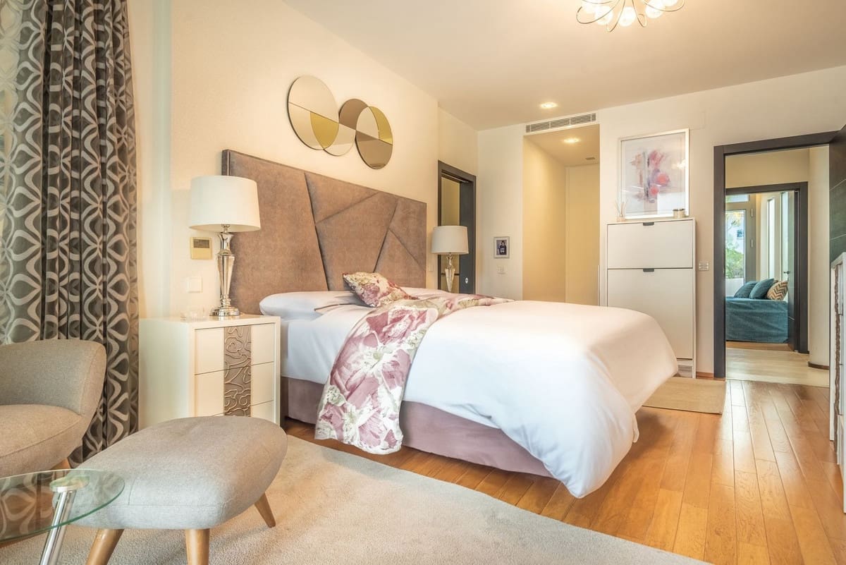 2 bedroom Townhouse for sale in Golden Mile with garage - € 1,417,500 (Ref: 8544093)