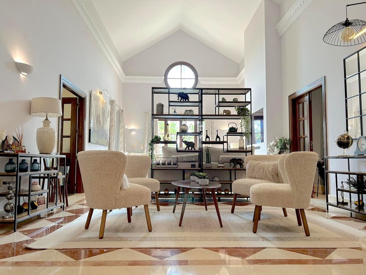 4 slaapkamer Villa te koop in Estepona met garage - € 1.790.000 (Ref: 8544095)