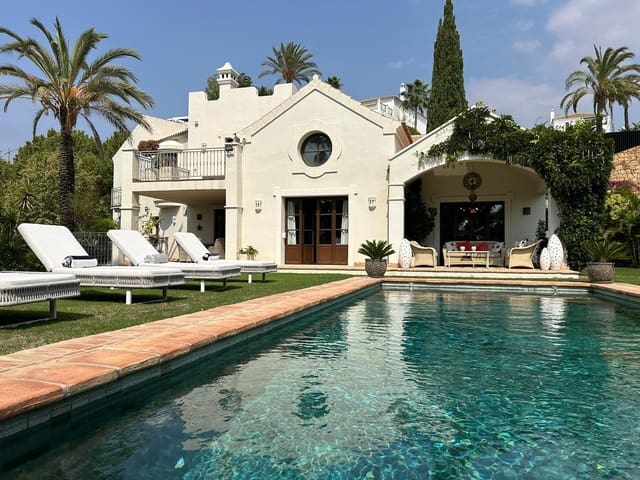 4 slaapkamer Villa te koop in Estepona met garage - € 1.790.000 (Ref: 8544095)