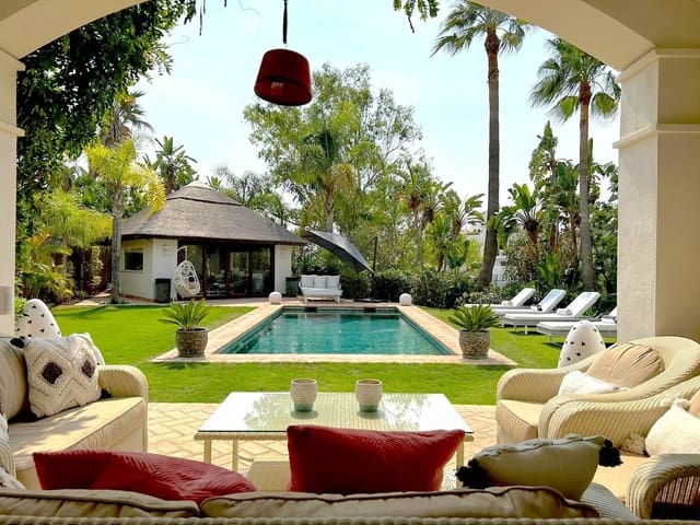4 slaapkamer Villa te koop in Estepona met garage - € 1.790.000 (Ref: 8544095)