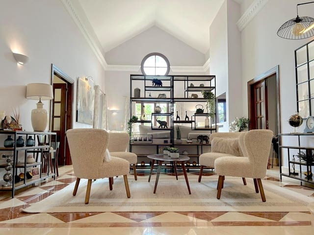 4 slaapkamer Villa te koop in Estepona met garage - € 1.790.000 (Ref: 8544095)