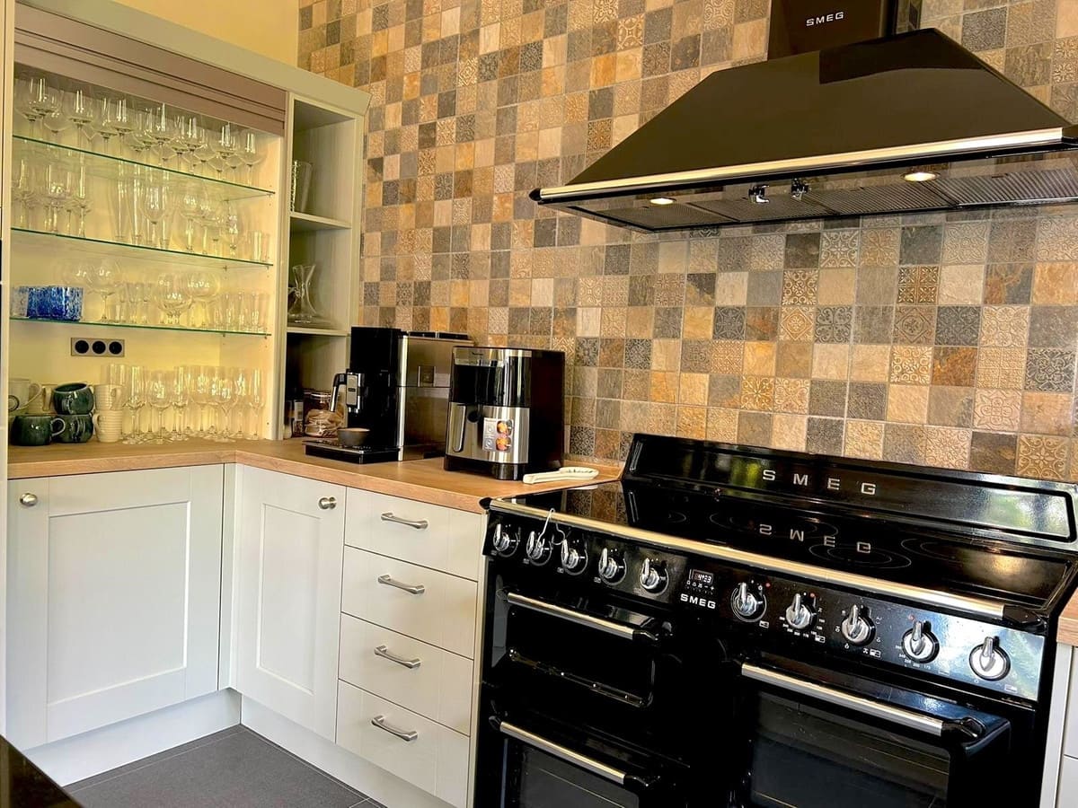4 slaapkamer Villa te koop in Estepona met garage - € 1.790.000 (Ref: 8544095)