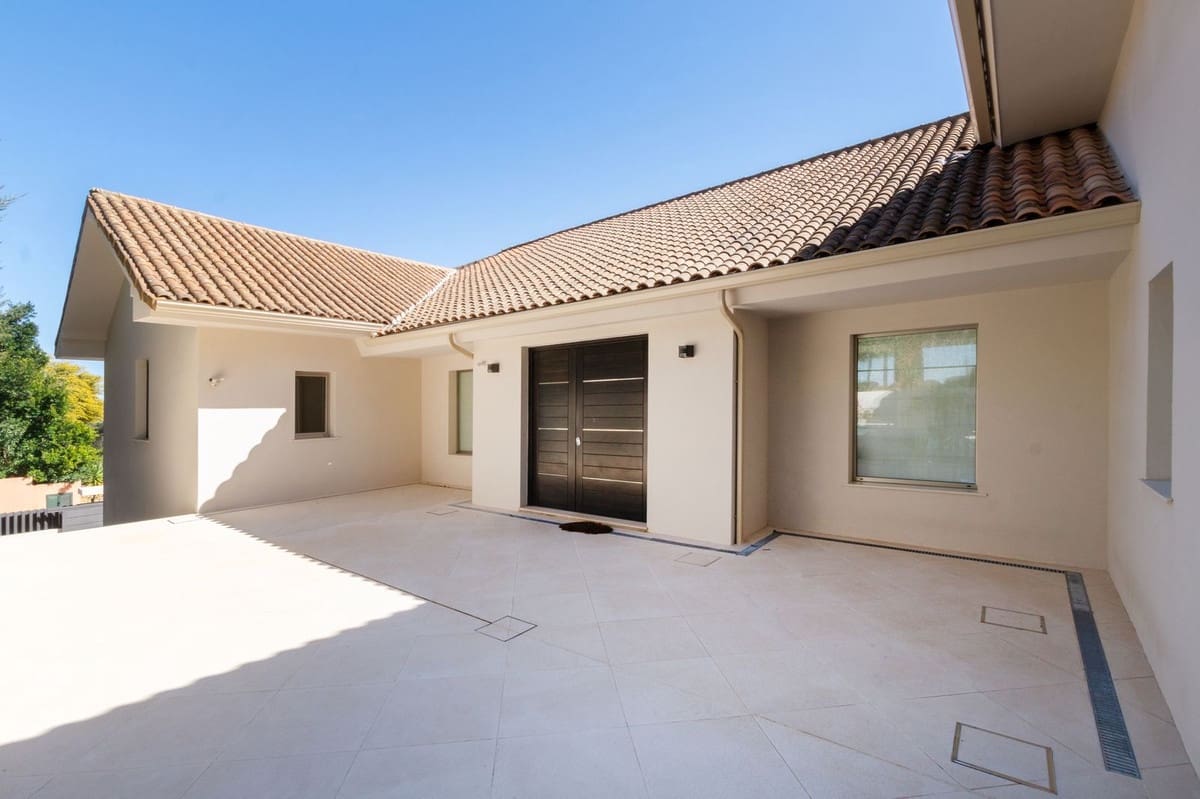 5 soveværelse Villa til salg i Sotogrande med garage - € 2.195.000 (Ref: 8544097)