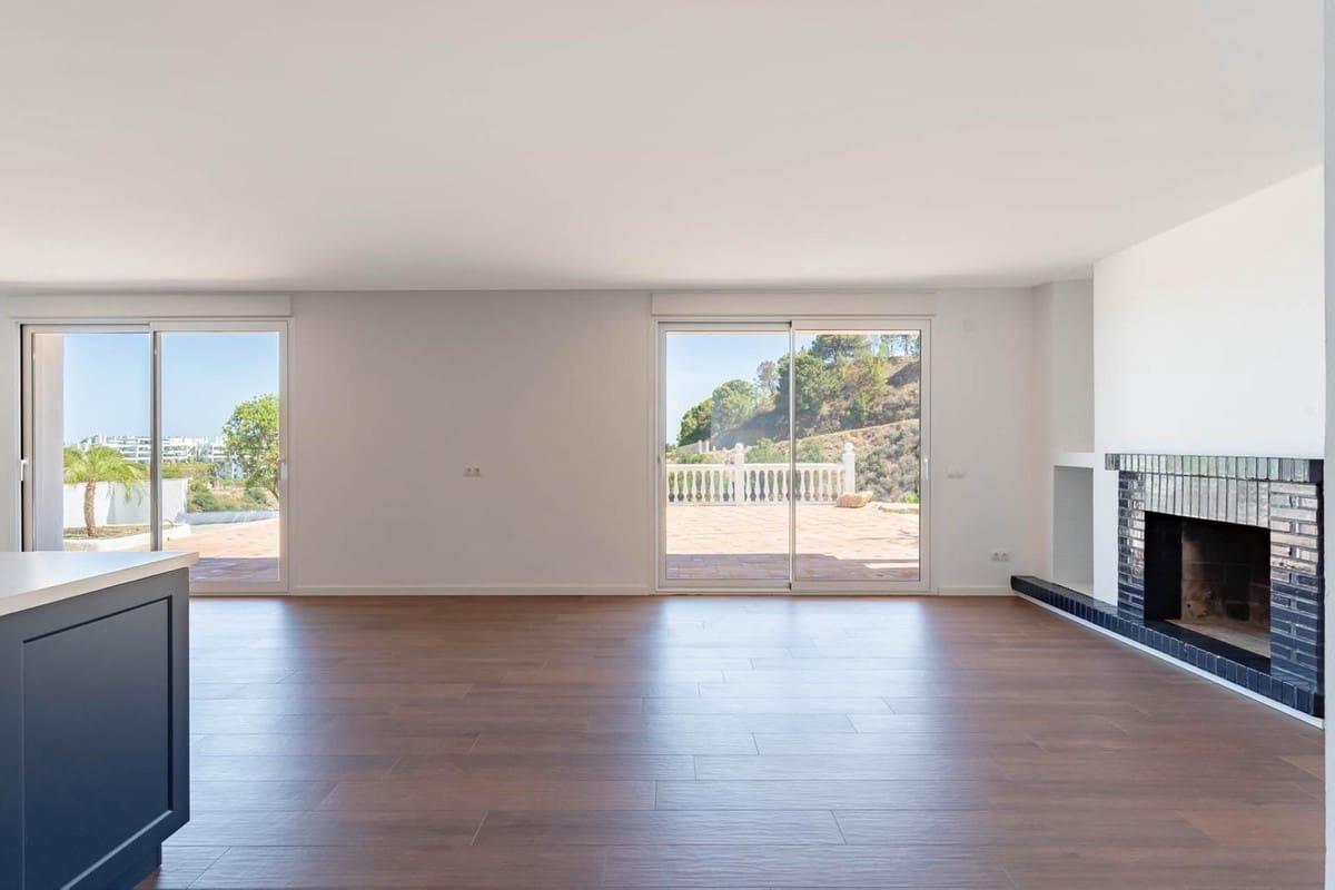 Chalet de 5 habitaciones en Estepona en venta - 1.240.000 € (Ref: 8556305)