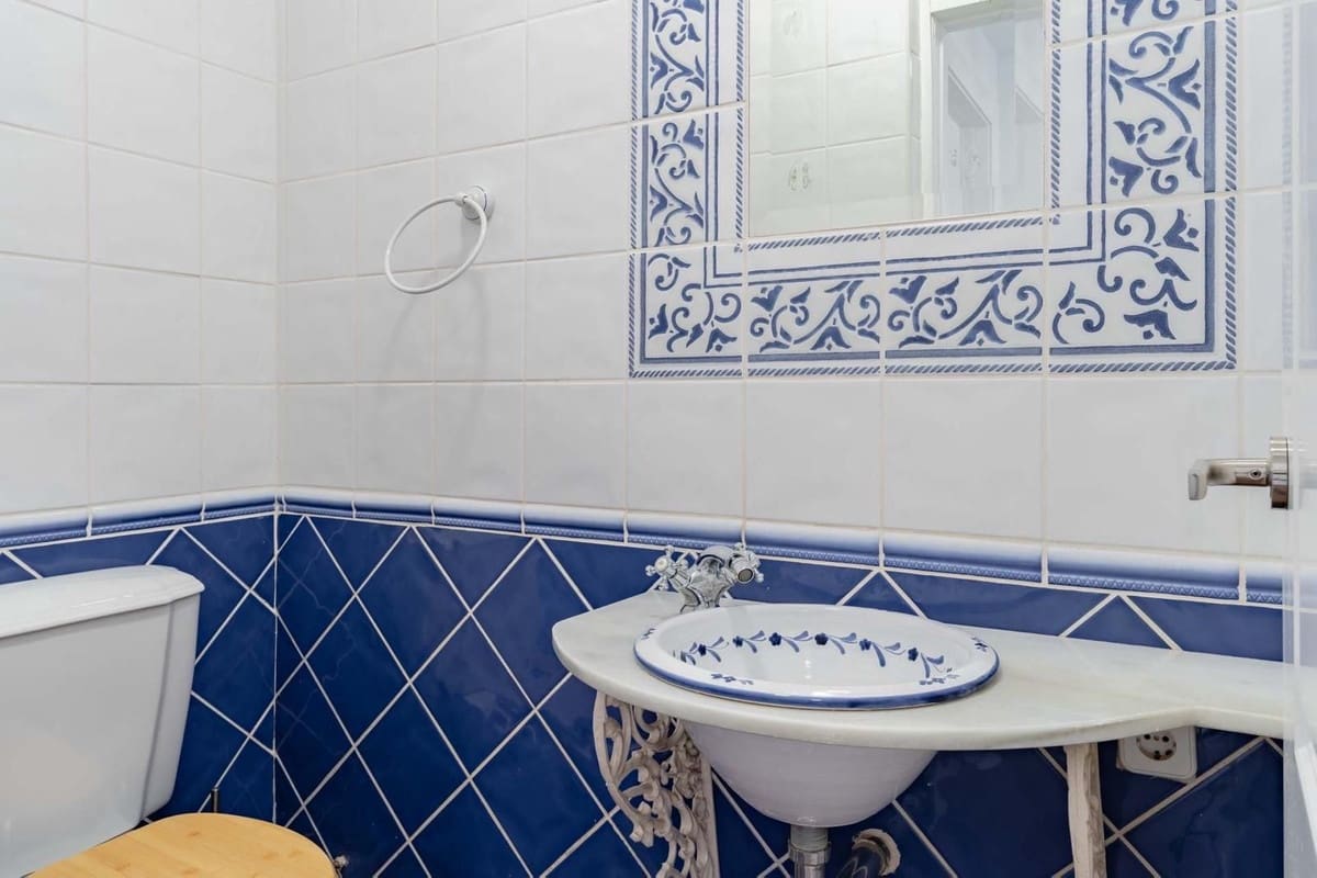 Chalet de 5 habitaciones en Estepona en venta - 1.240.000 € (Ref: 8556305)