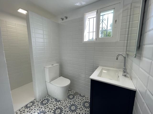 Chalet de 5 habitaciones en Estepona en venta - 1.240.000 € (Ref: 8556305)