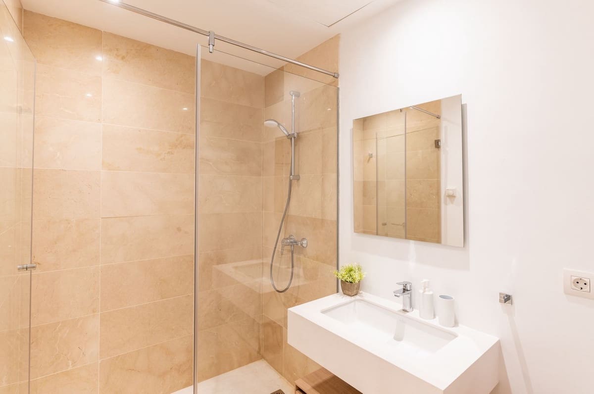 4 bedroom Townhouse for sale in Rio Real with garage - € 1,420,000 (Ref: 8556306)