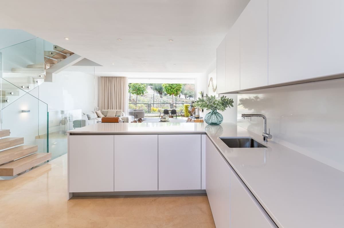 4 bedroom Townhouse for sale in Rio Real with garage - € 1,420,000 (Ref: 8556306)