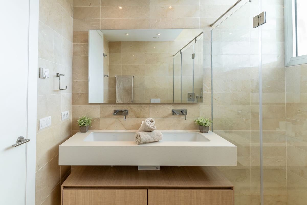 4 bedroom Townhouse for sale in Rio Real with garage - € 1,420,000 (Ref: 8556306)