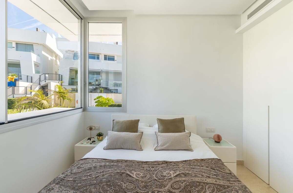 4 bedroom Townhouse for sale in Rio Real with garage - € 1,420,000 (Ref: 8556306)