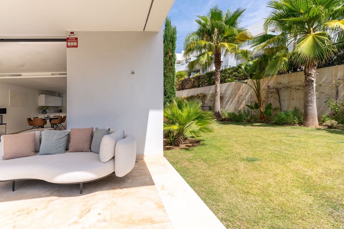 4 bedroom Townhouse for sale in Rio Real with garage - € 1,420,000 (Ref: 8556306)