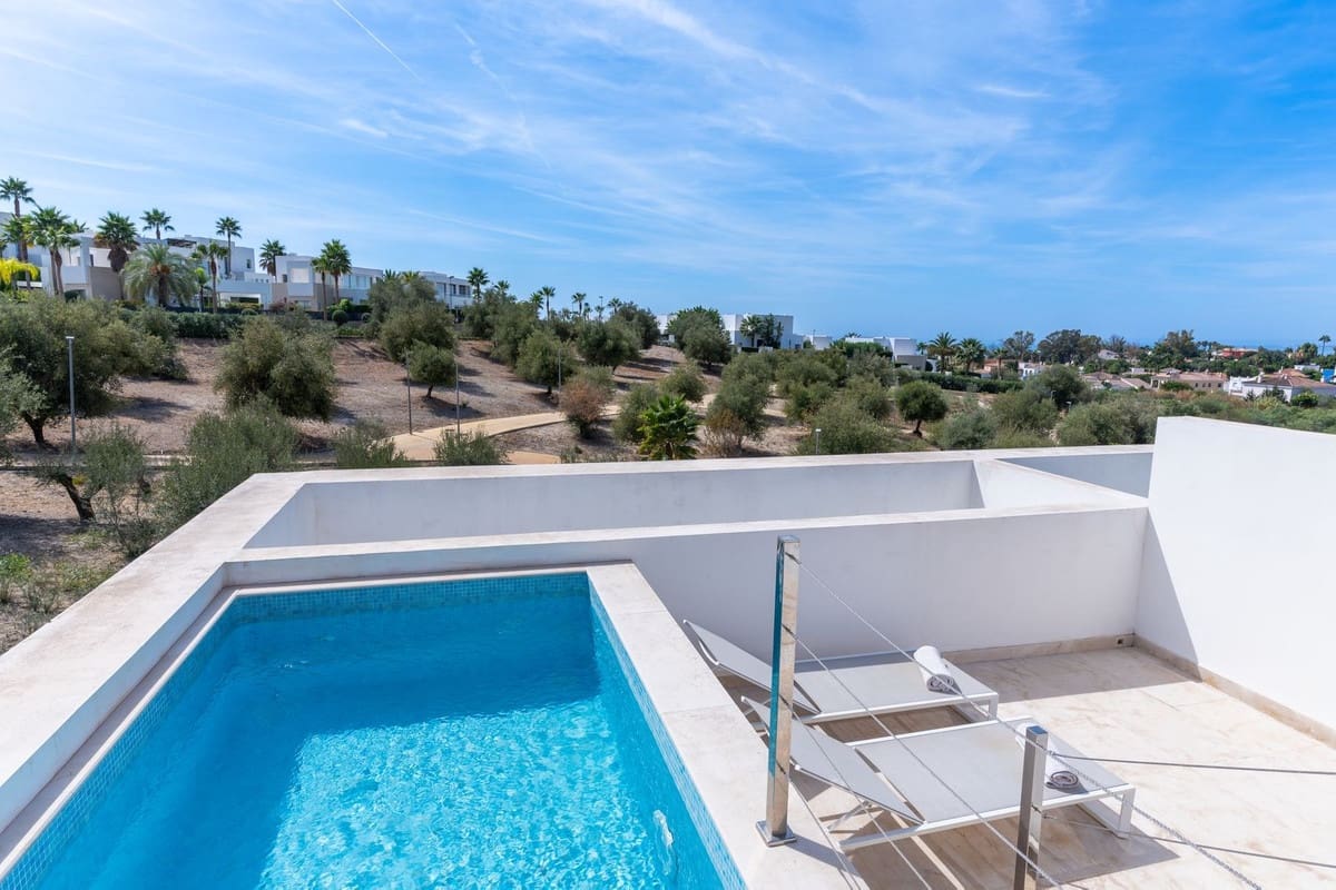 4 bedroom Townhouse for sale in Rio Real with garage - € 1,420,000 (Ref: 8556306)