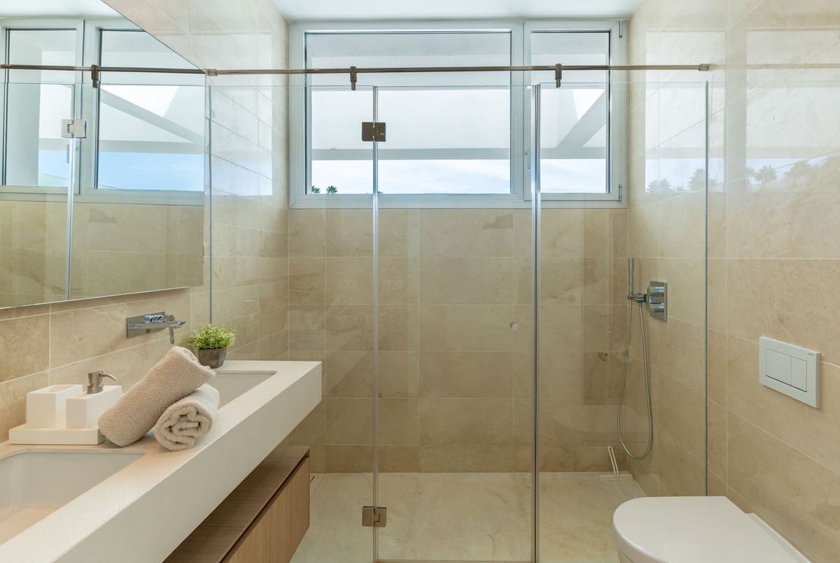 4 bedroom Townhouse for sale in Rio Real with garage - € 1,420,000 (Ref: 8556306)