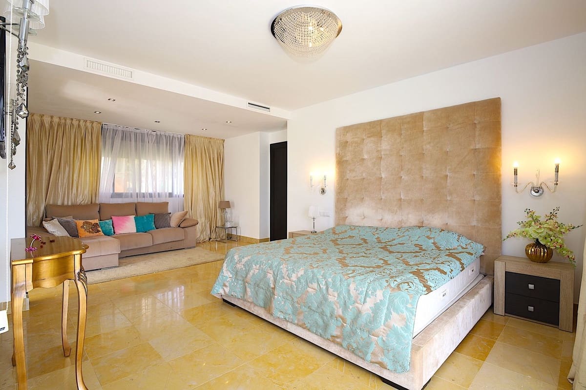 6 soveværelse Villa til salg i Nueva Andalucia - € 2.850.000 (Ref: 8556314)