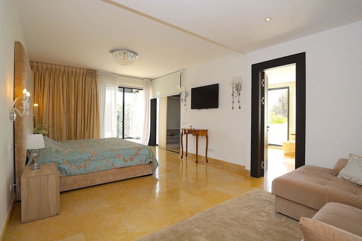 6 soveværelse Villa til salg i Nueva Andalucia - € 2.850.000 (Ref: 8556314)