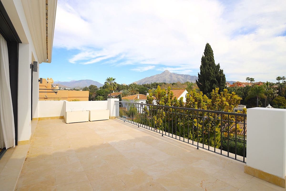 6 soveværelse Villa til salg i Nueva Andalucia - € 2.850.000 (Ref: 8556314)