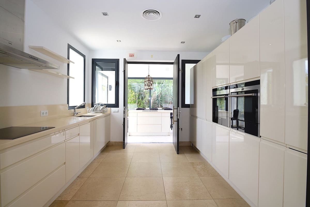 6 soveværelse Villa til salg i Nueva Andalucia - € 2.850.000 (Ref: 8556314)