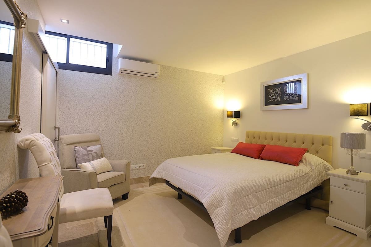 6 soveværelse Villa til salg i Nueva Andalucia - € 2.850.000 (Ref: 8556314)