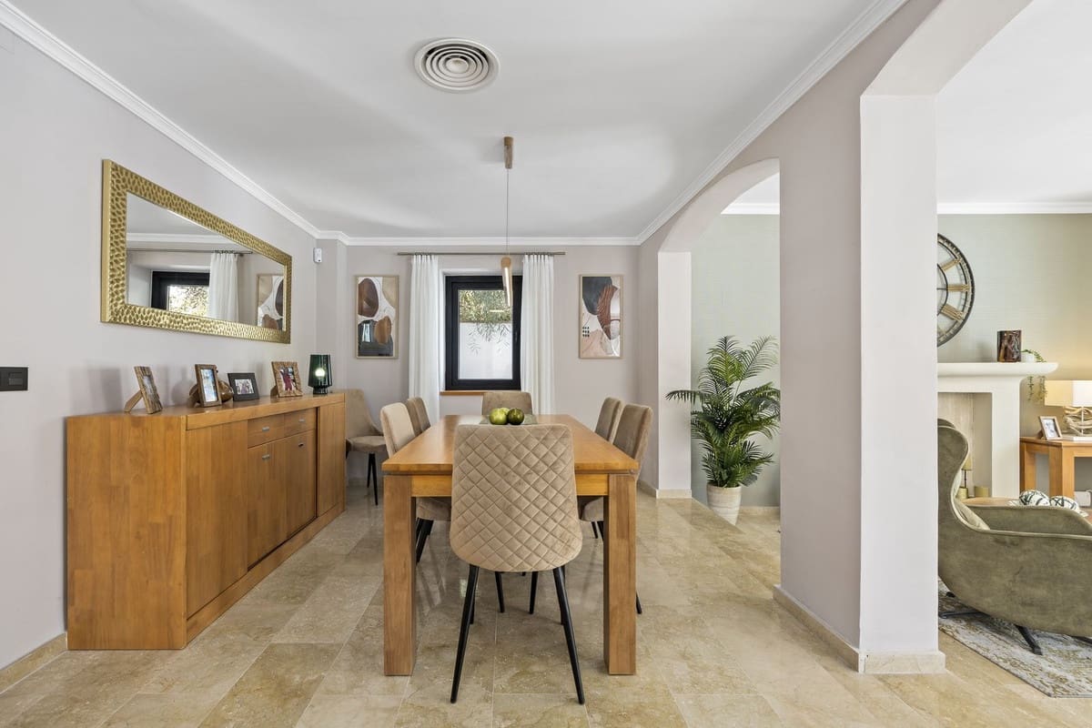 5 makuuhuone Huvila myytävänä paikassa El Paraiso - 1 998 000 € (Ref: 8562997)