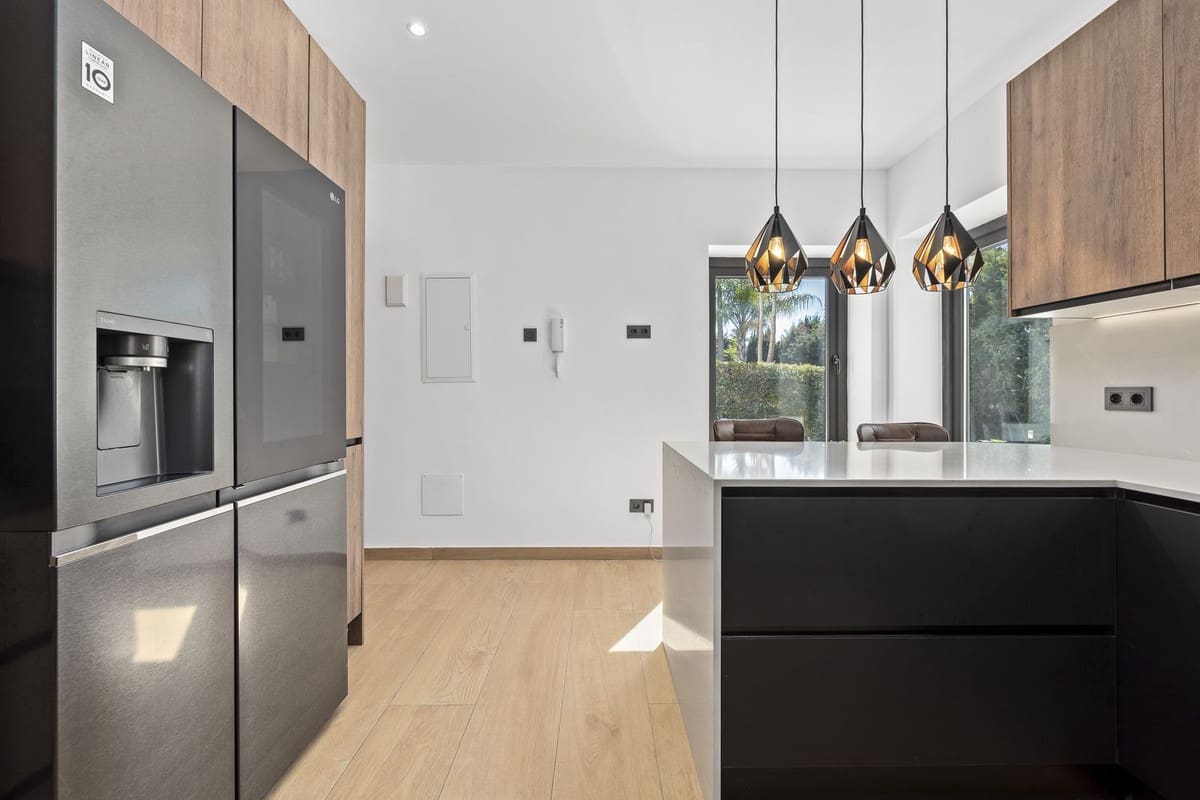 5 makuuhuone Huvila myytävänä paikassa El Paraiso - 1 998 000 € (Ref: 8562997)