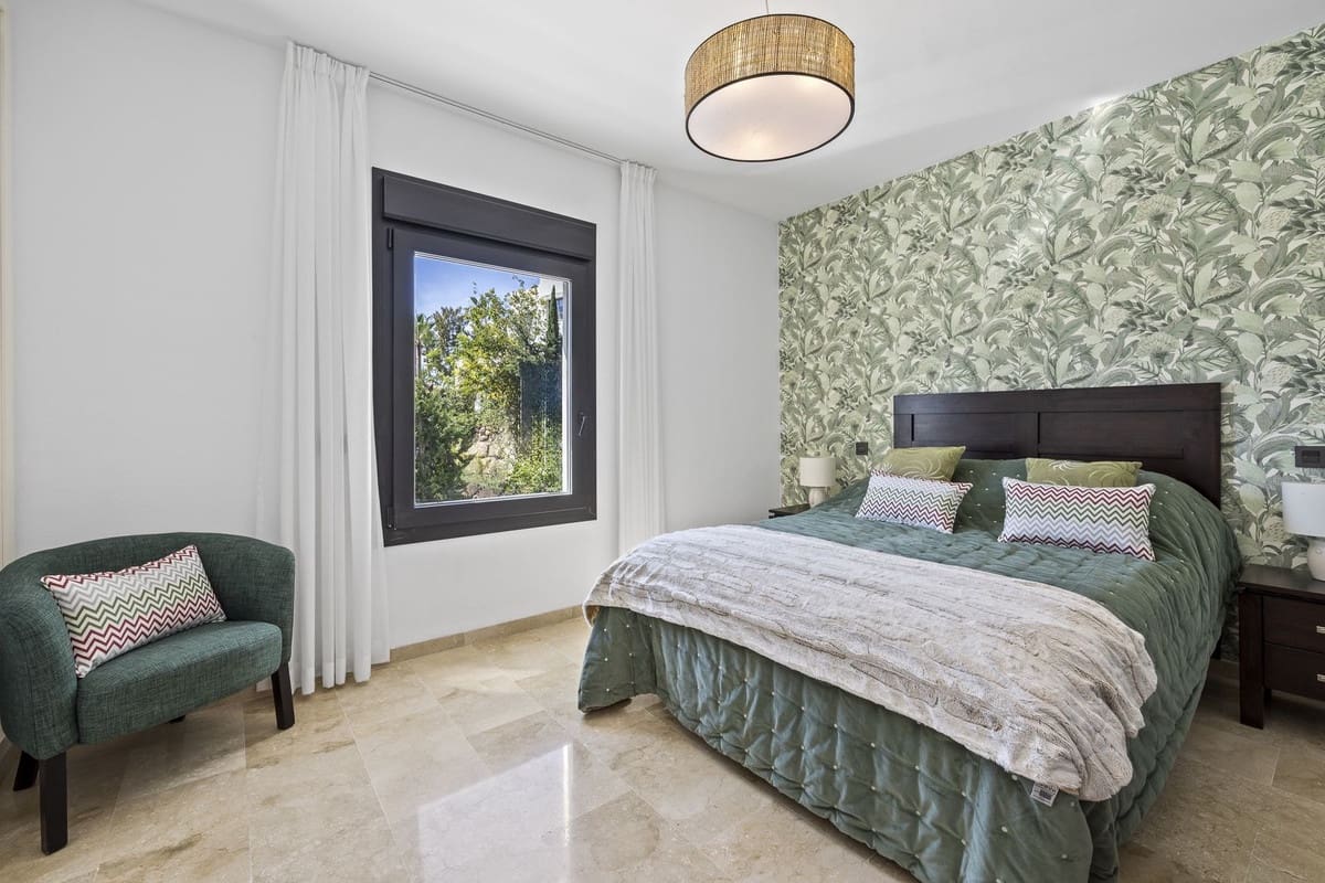 5 makuuhuone Huvila myytävänä paikassa El Paraiso - 1 998 000 € (Ref: 8562997)