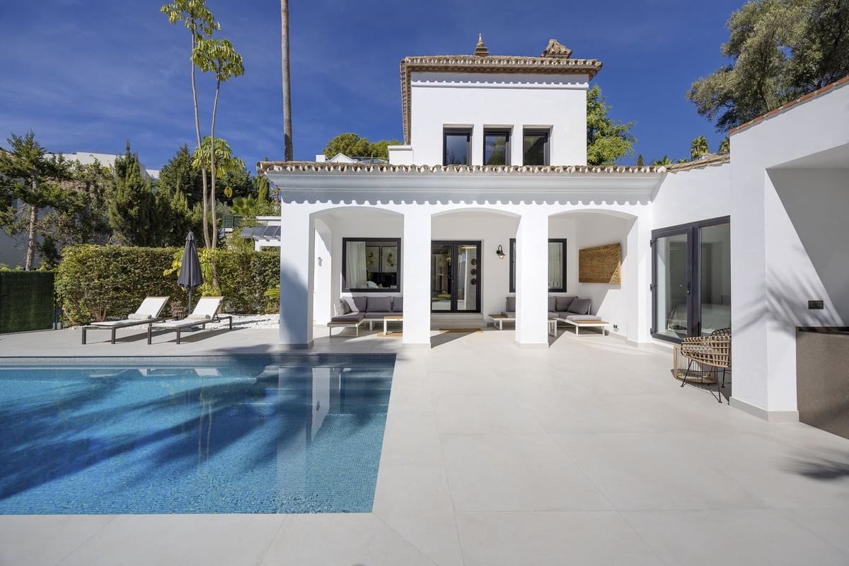 5 bedroom Villa for sale in El Paraiso - € 1,998,000 (Ref: 8562997)