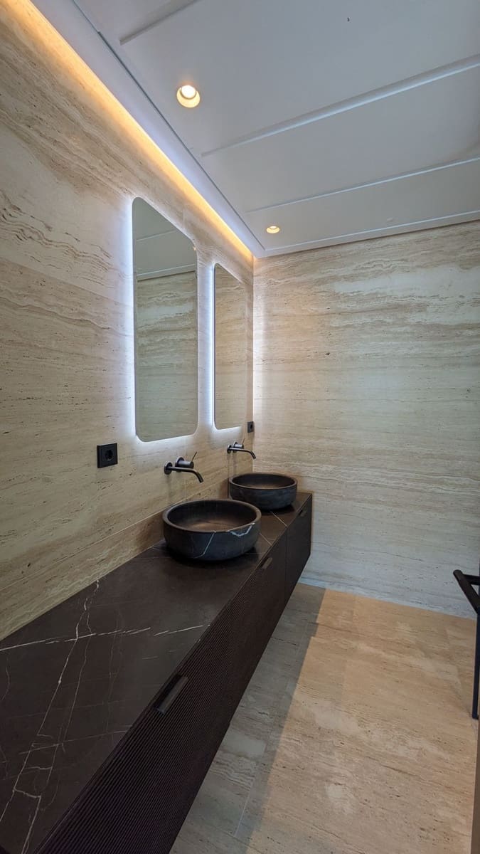 3 bedroom Apartment for sale in Estepona with garage - € 5,000,000 (Ref: 8569347)