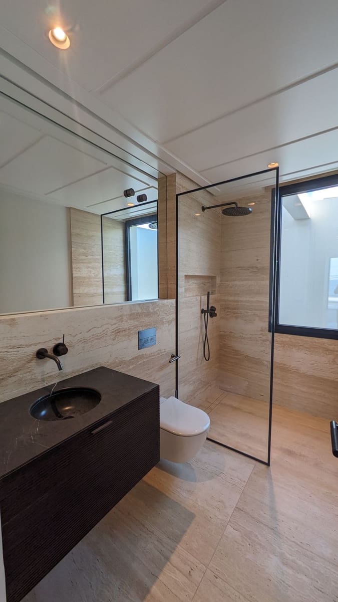 3 bedroom Apartment for sale in Estepona with garage - € 5,000,000 (Ref: 8569347)