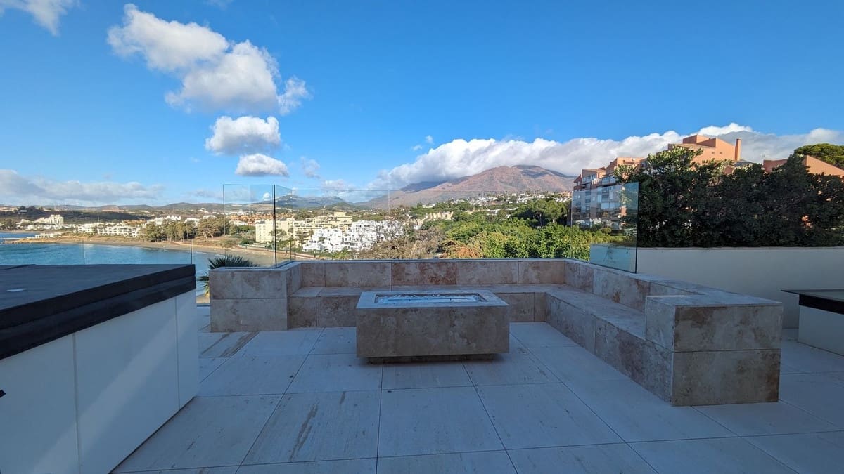 3 bedroom Apartment for sale in Estepona with garage - € 5,000,000 (Ref: 8569347)