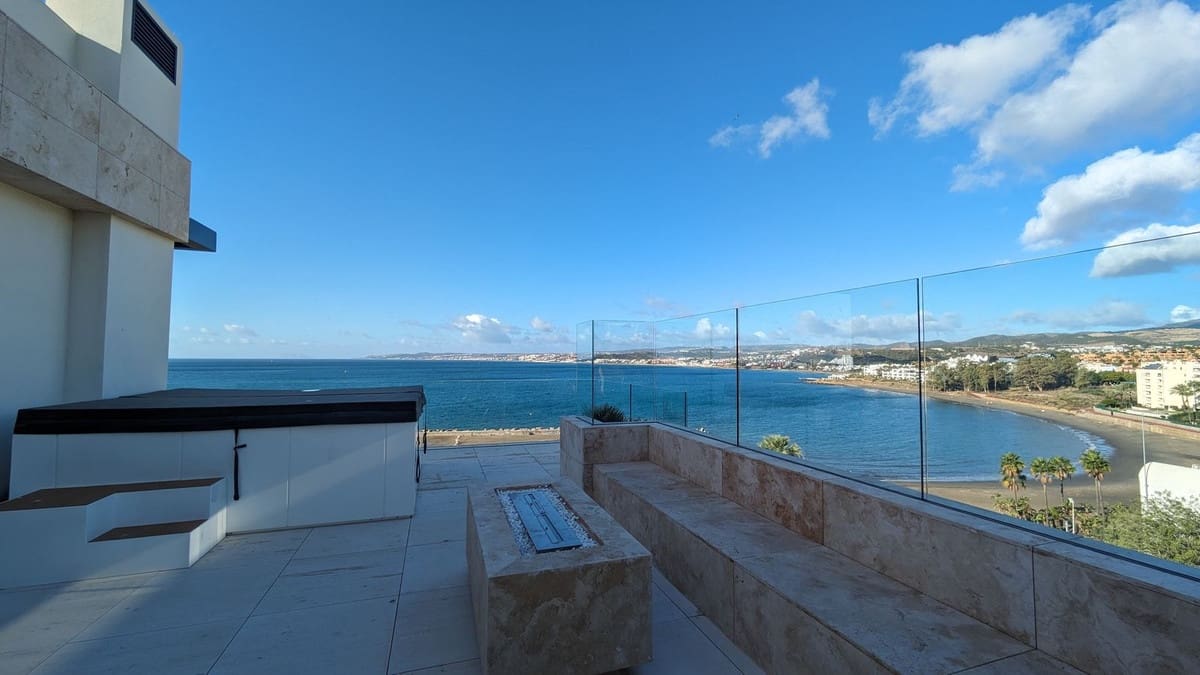 3 bedroom Apartment for sale in Estepona with garage - € 5,000,000 (Ref: 8569347)