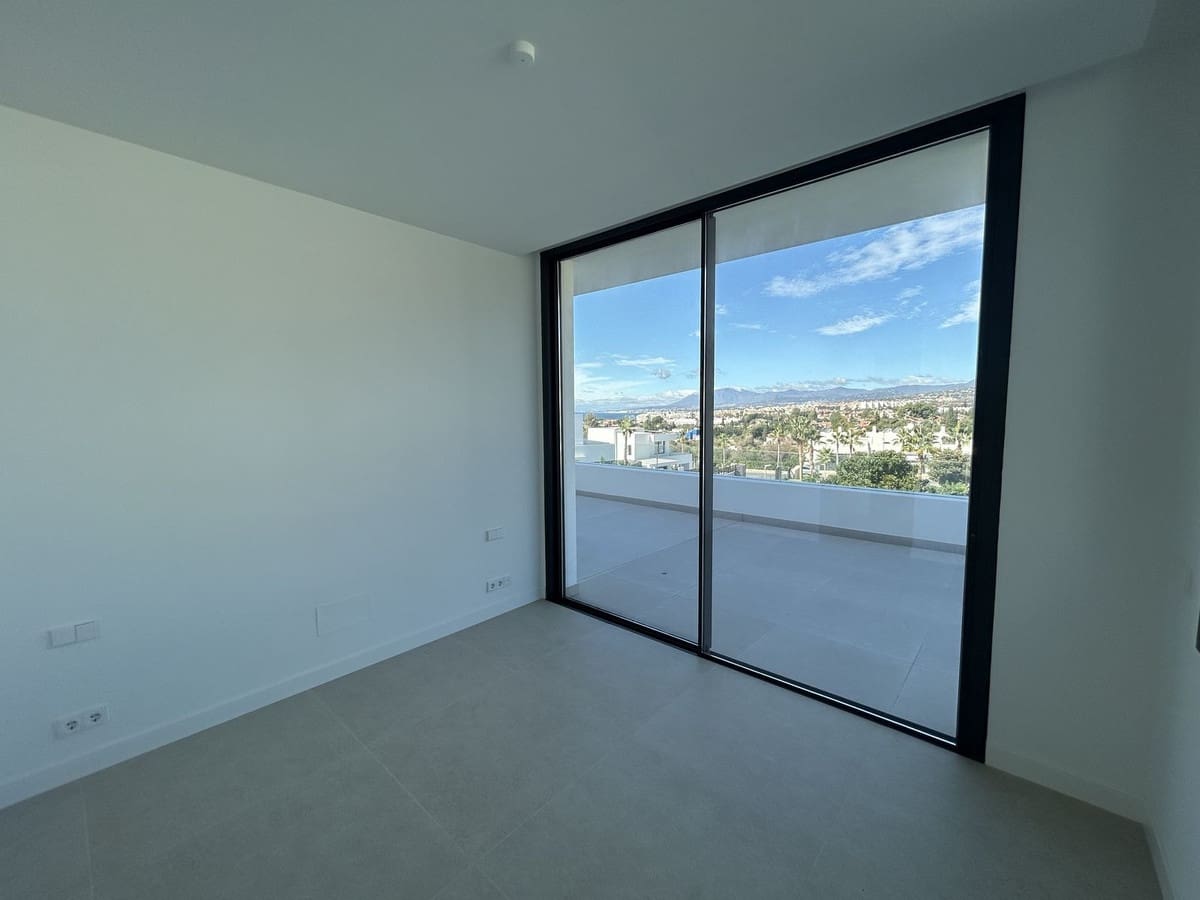 4 quarto Moradia para venda em Rio Real com garagem - 2 500 000 € (Ref: 8576044)