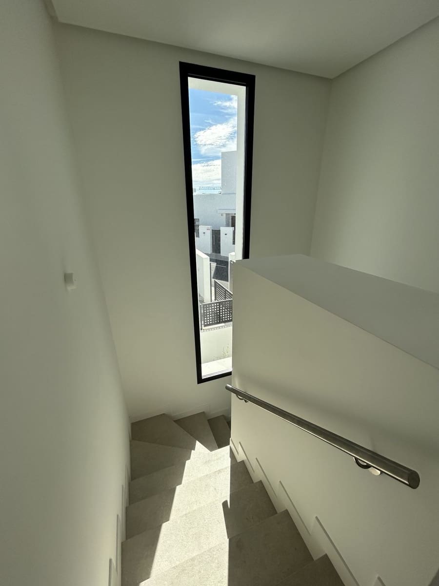 4 quarto Moradia para venda em Rio Real com garagem - 2 500 000 € (Ref: 8576044)