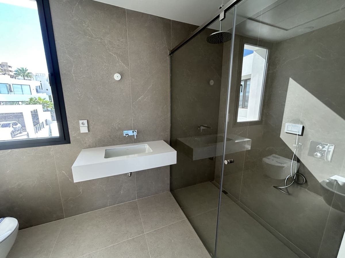 4 quarto Moradia para venda em Rio Real com garagem - 2 500 000 € (Ref: 8576044)