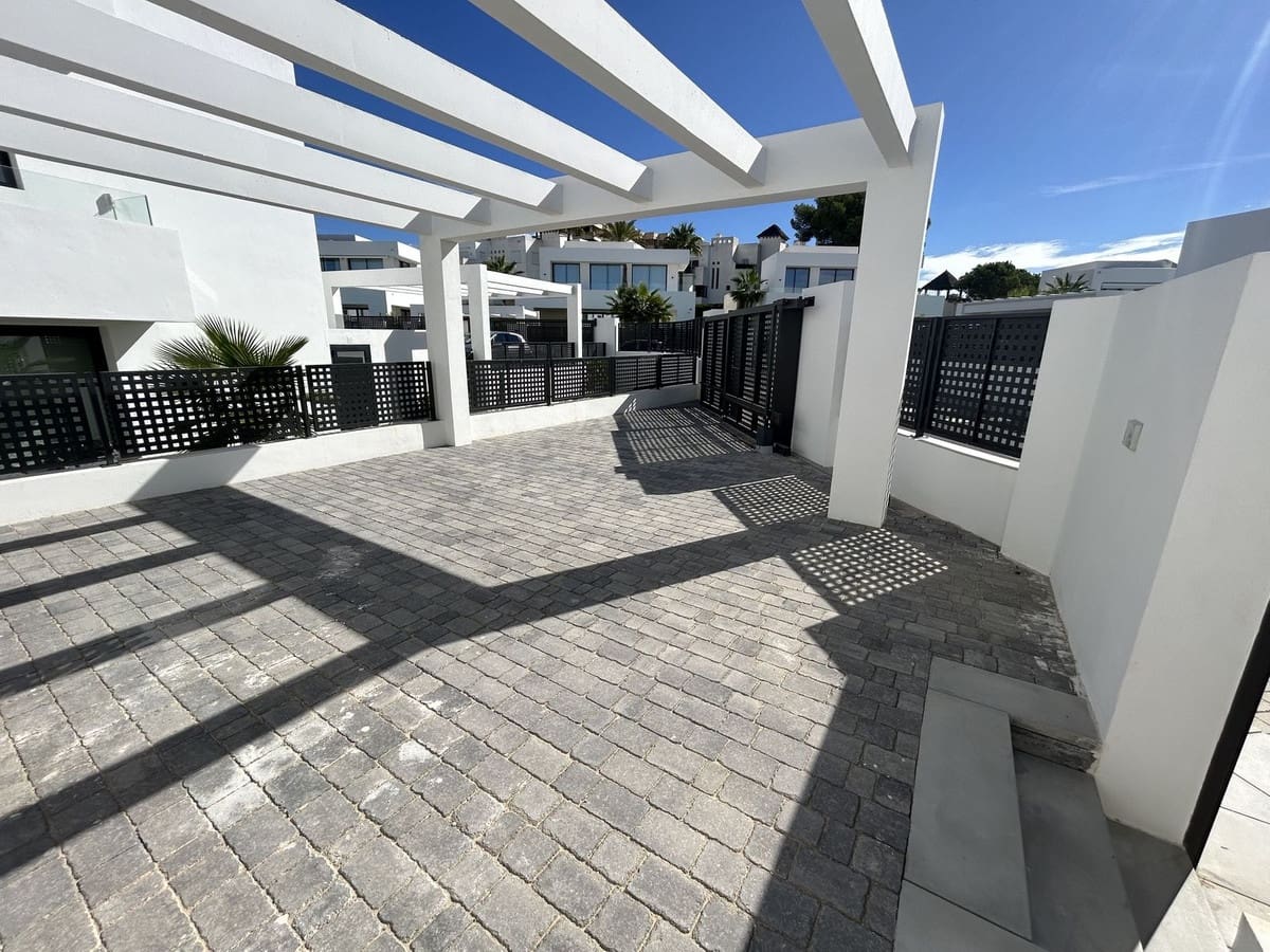 4 quarto Moradia para venda em Rio Real com garagem - 2 500 000 € (Ref: 8576044)