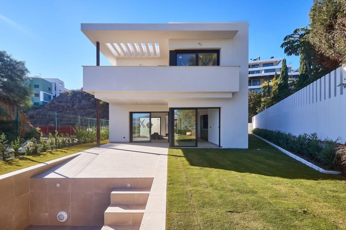 Chalet de 4 habitaciones en La Cala de Mijas en venta con garaje - 1.390.000 € (Ref: 8591280)